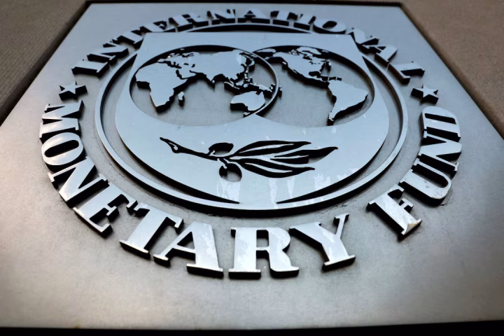 The International Monetary Fund logo is seen outside the headquarters building in Washington, U.S. September 4, 2018. REUTERS/Yuri Gripas/File Photo